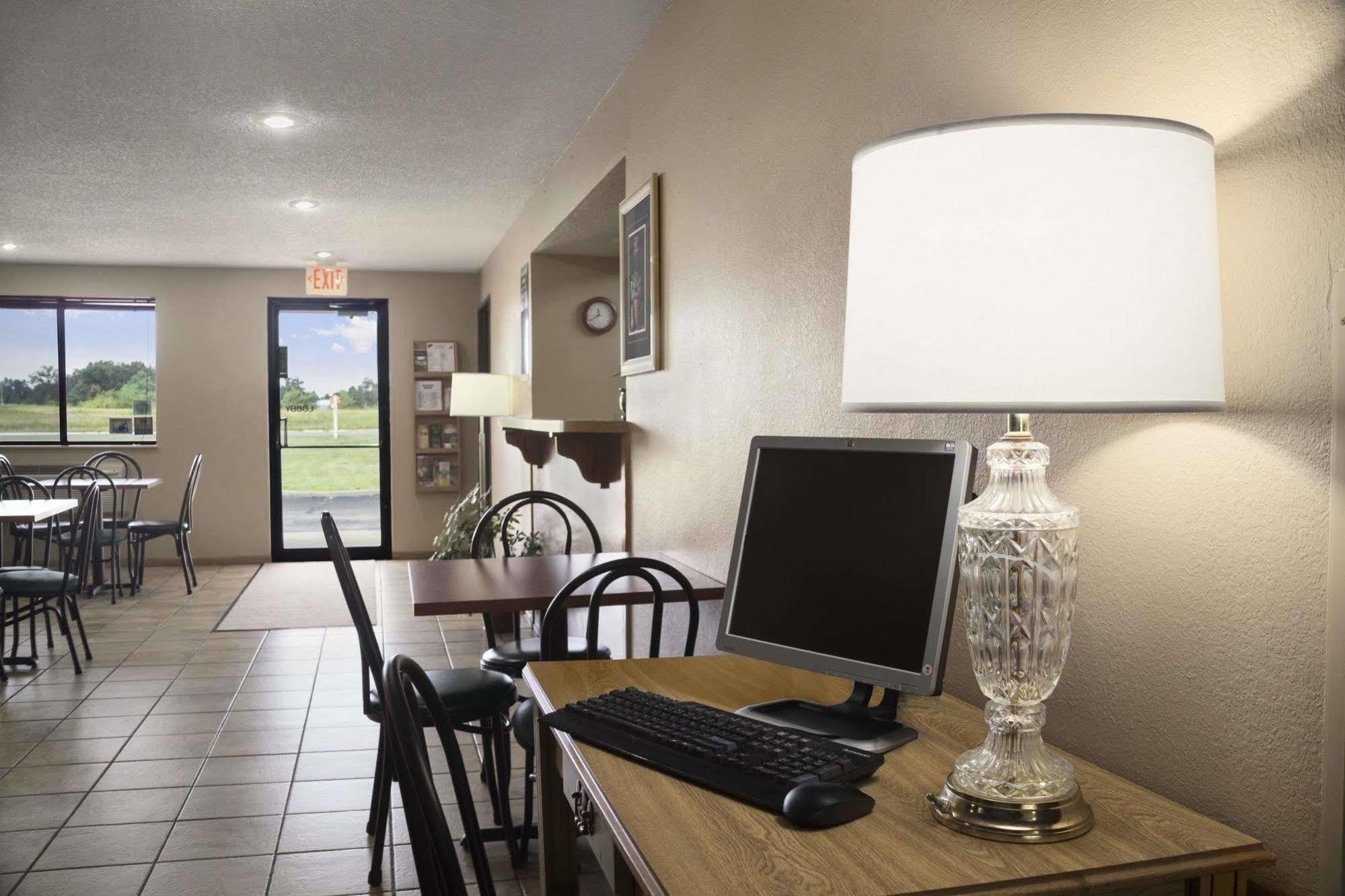 ซูเปอร์ 8 บาย วินด์แฮม เมย์ฟิลด์ Hotel Mayfield ภายนอก รูปภาพ